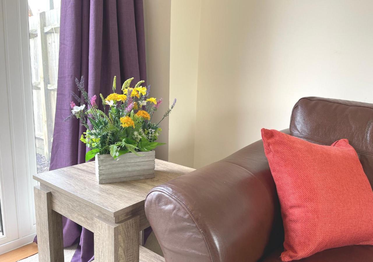Ashford Holiday Home Sleeps 6 Free Parking Wifi Willesborough Exterior photo
