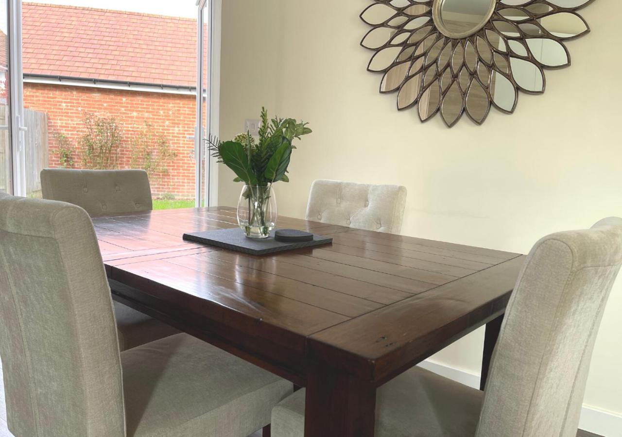 Ashford Holiday Home Sleeps 6 Free Parking Wifi Willesborough Exterior photo