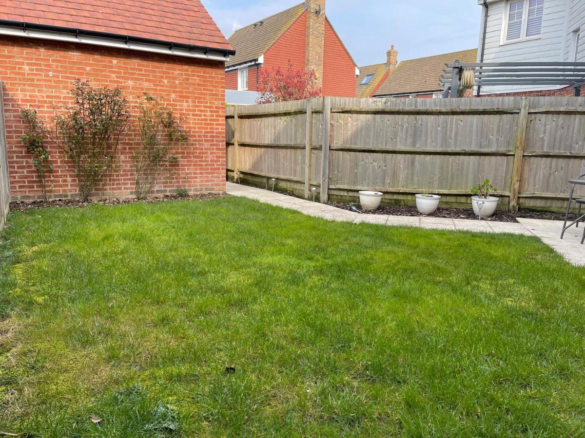 Ashford Holiday Home Sleeps 6 Free Parking Wifi Willesborough Exterior photo