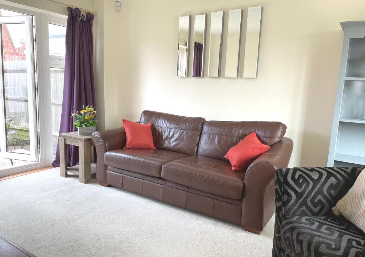 Ashford Holiday Home Sleeps 6 Free Parking Wifi Willesborough Exterior photo