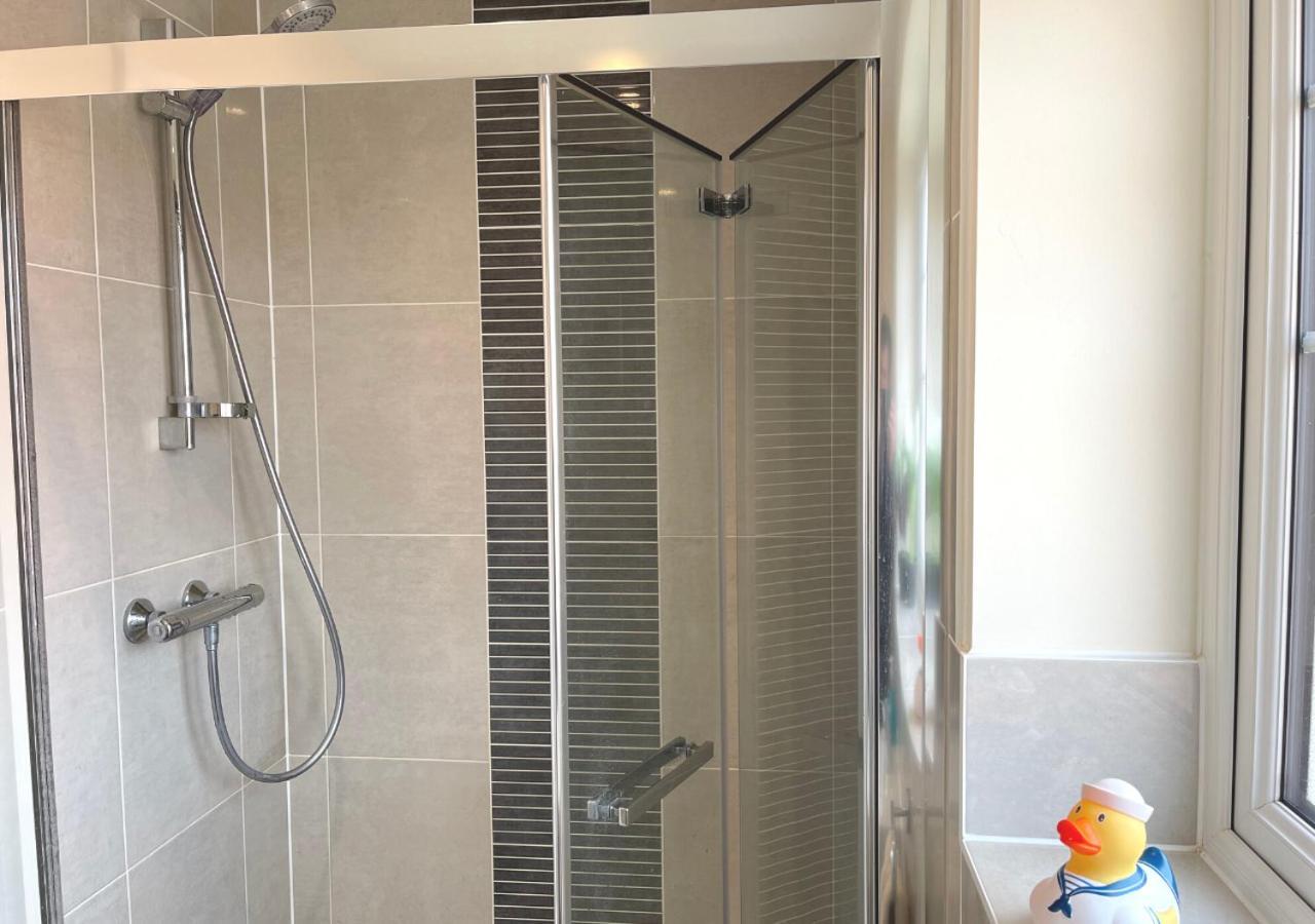 Ashford Holiday Home Sleeps 6 Free Parking Wifi Willesborough Exterior photo