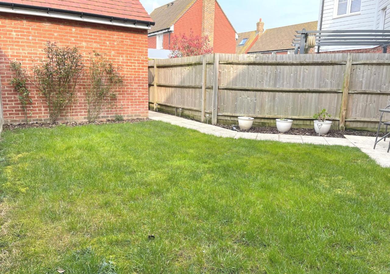 Ashford Holiday Home Sleeps 6 Free Parking Wifi Willesborough Exterior photo