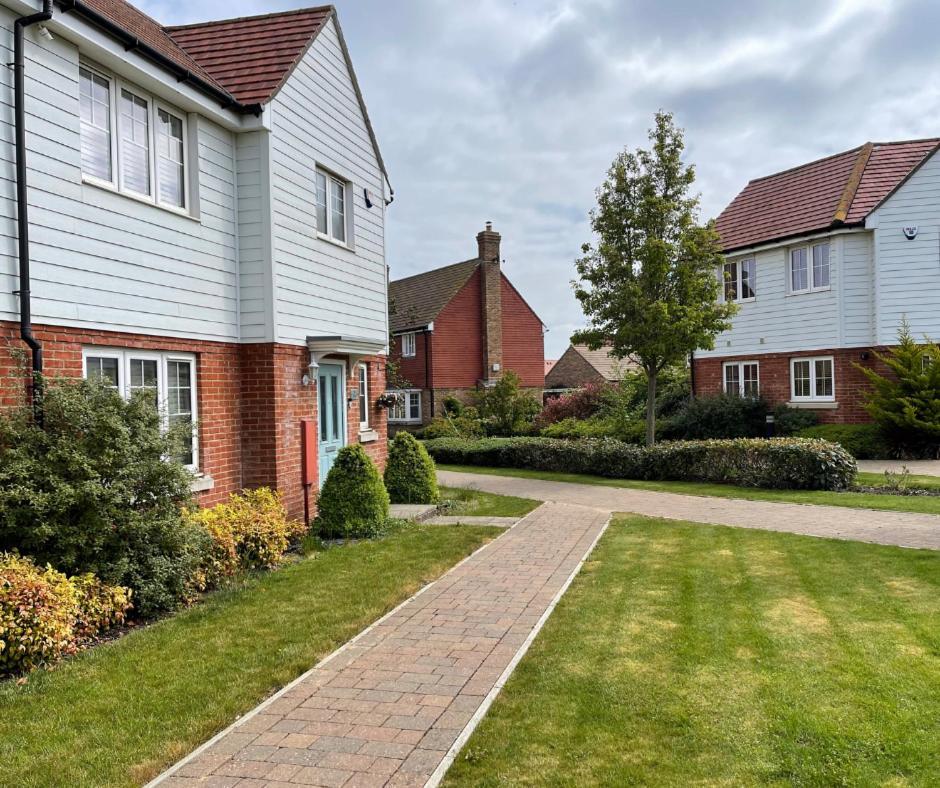 Ashford Holiday Home Sleeps 6 Free Parking Wifi Willesborough Exterior photo