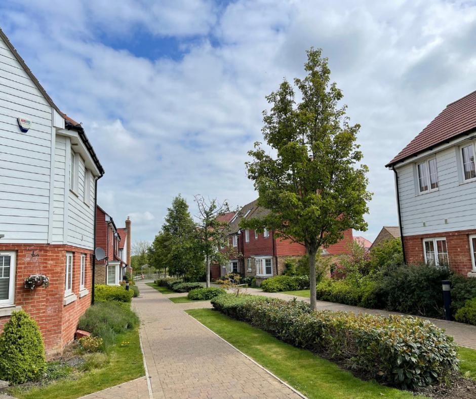 Ashford Holiday Home Sleeps 6 Free Parking Wifi Willesborough Exterior photo